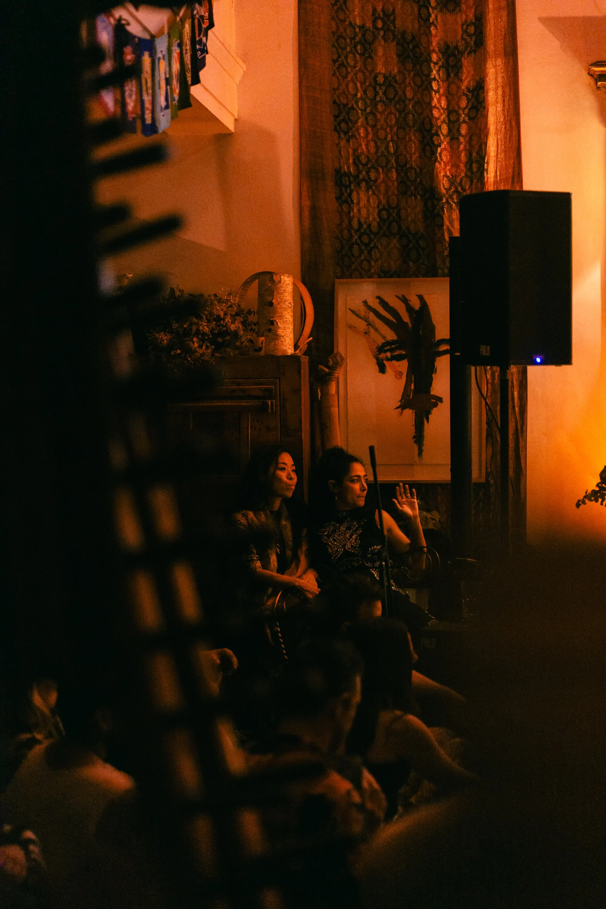 Global artist Benjamin Urbaez and DJ Dreeemy audience absorbed in live show at Viewcy Harlem