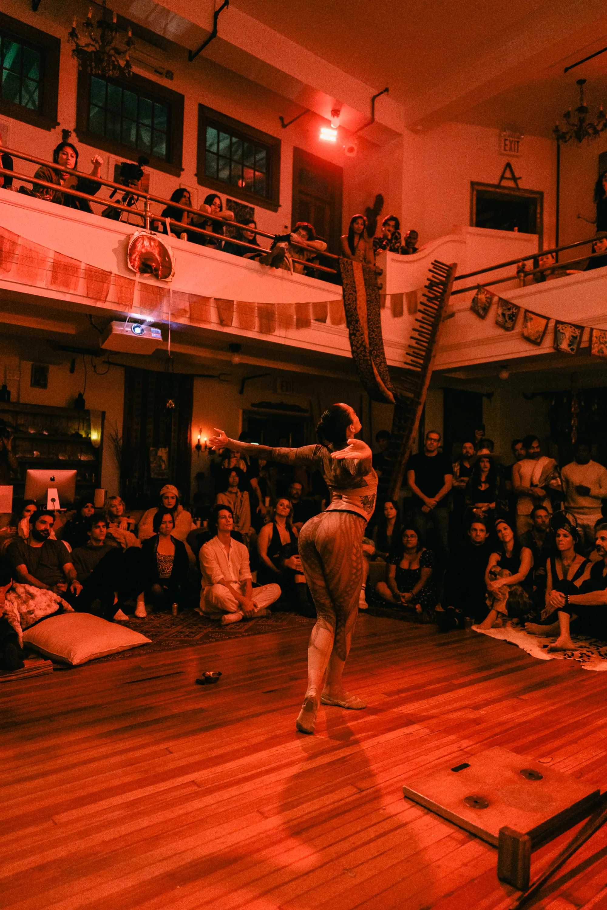 Global artist Benjamin Urbaez and DJ Dreeemy candid performance moment at Viewcy Harlem event