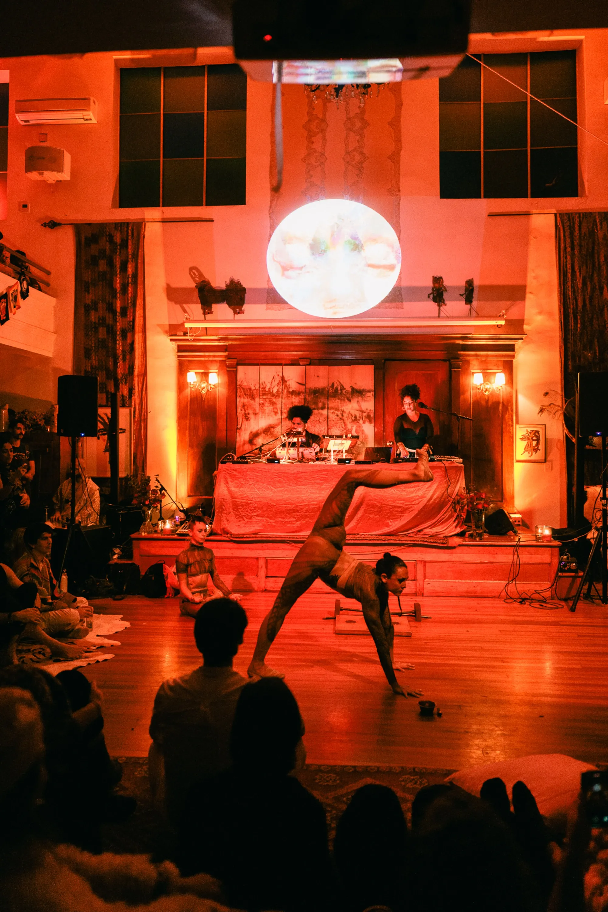 Global artist Benjamin Urbaez and DJ Dreeemy wide shot of performance space at Viewcy with audience in Harlem NYC