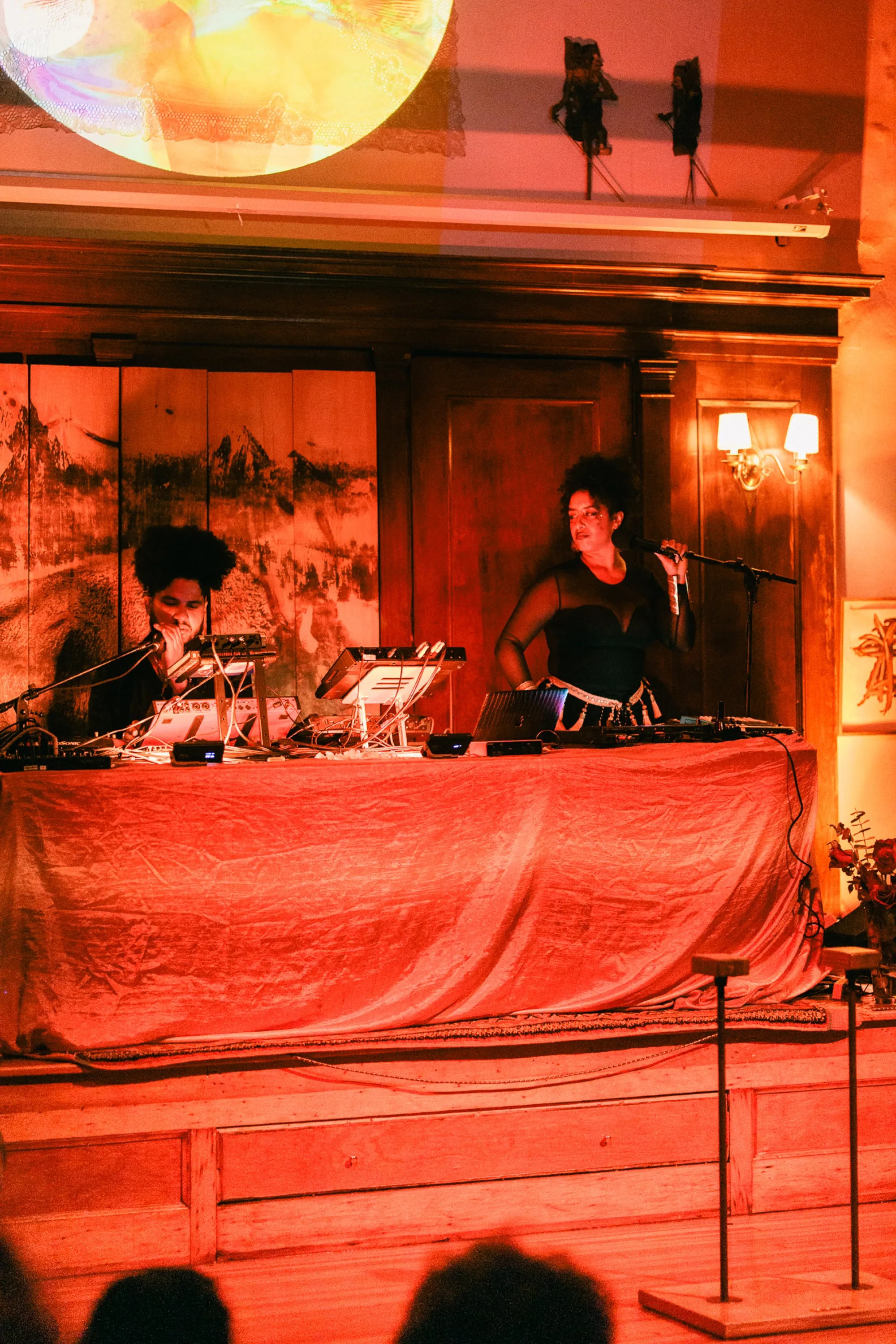 Global artist Benjamin Urbaez and DJ Dreeemy performing bilingual spoken word and afrobeats at Viewcy NYC