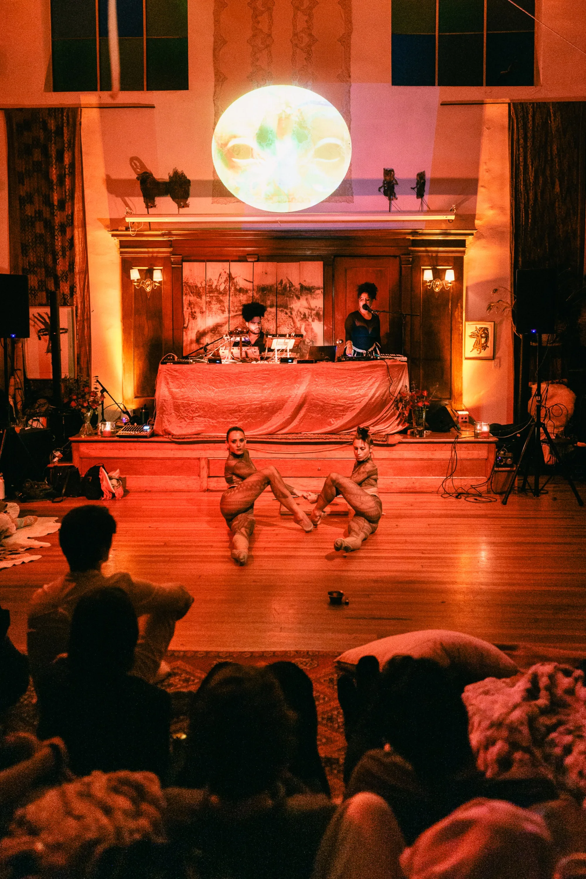 Global artist Benjamin Urbaez and DJ Dreeemy on stage with projected circular visuals at Viewcy Harlem