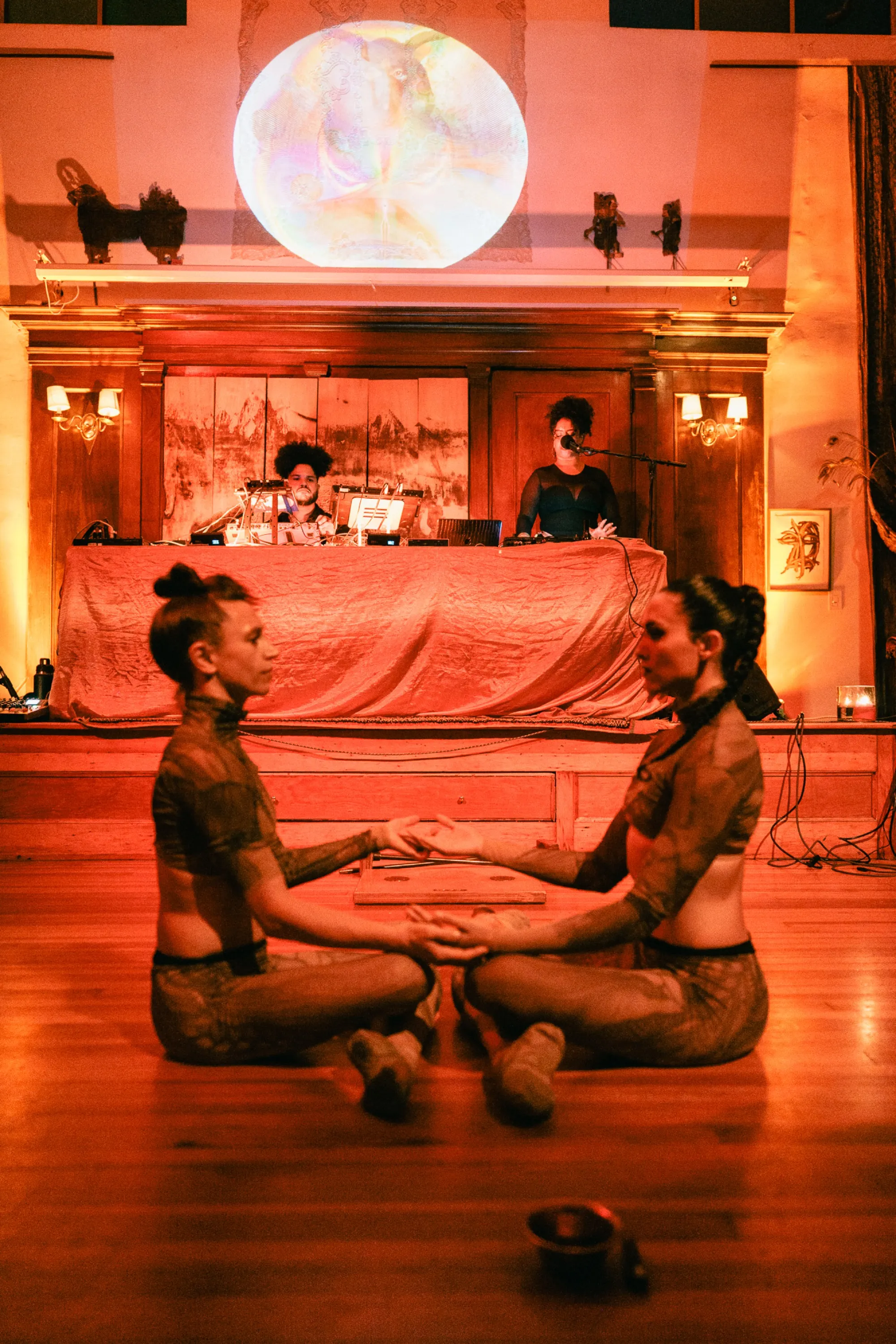 Global artist Benjamin Urbaez and DJ Dreeemy performing afrobeats fusion live at intimate Harlem gathering