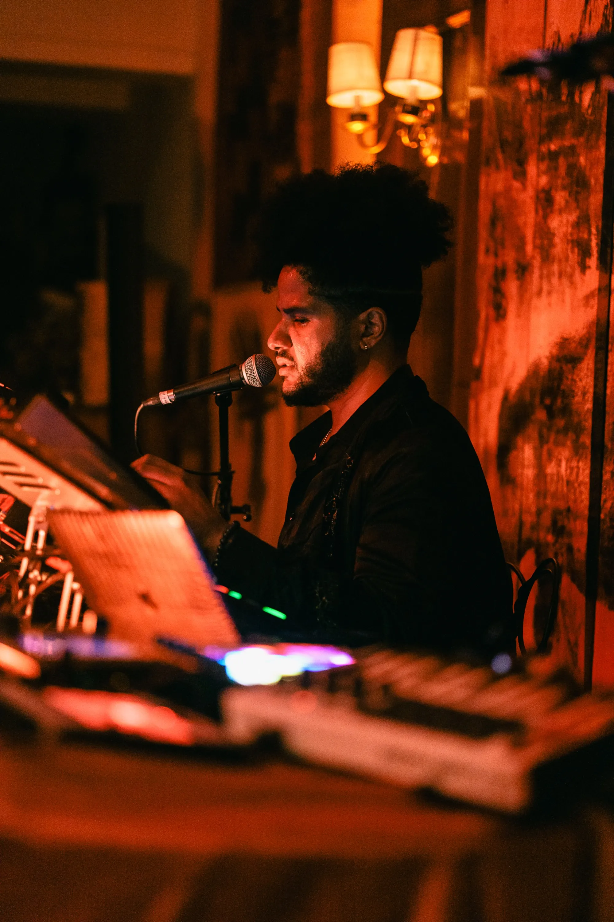 Global artist Benjamin Urbaez and DJ Dreeemy live performance with electronic loops at Harlem NYC venue