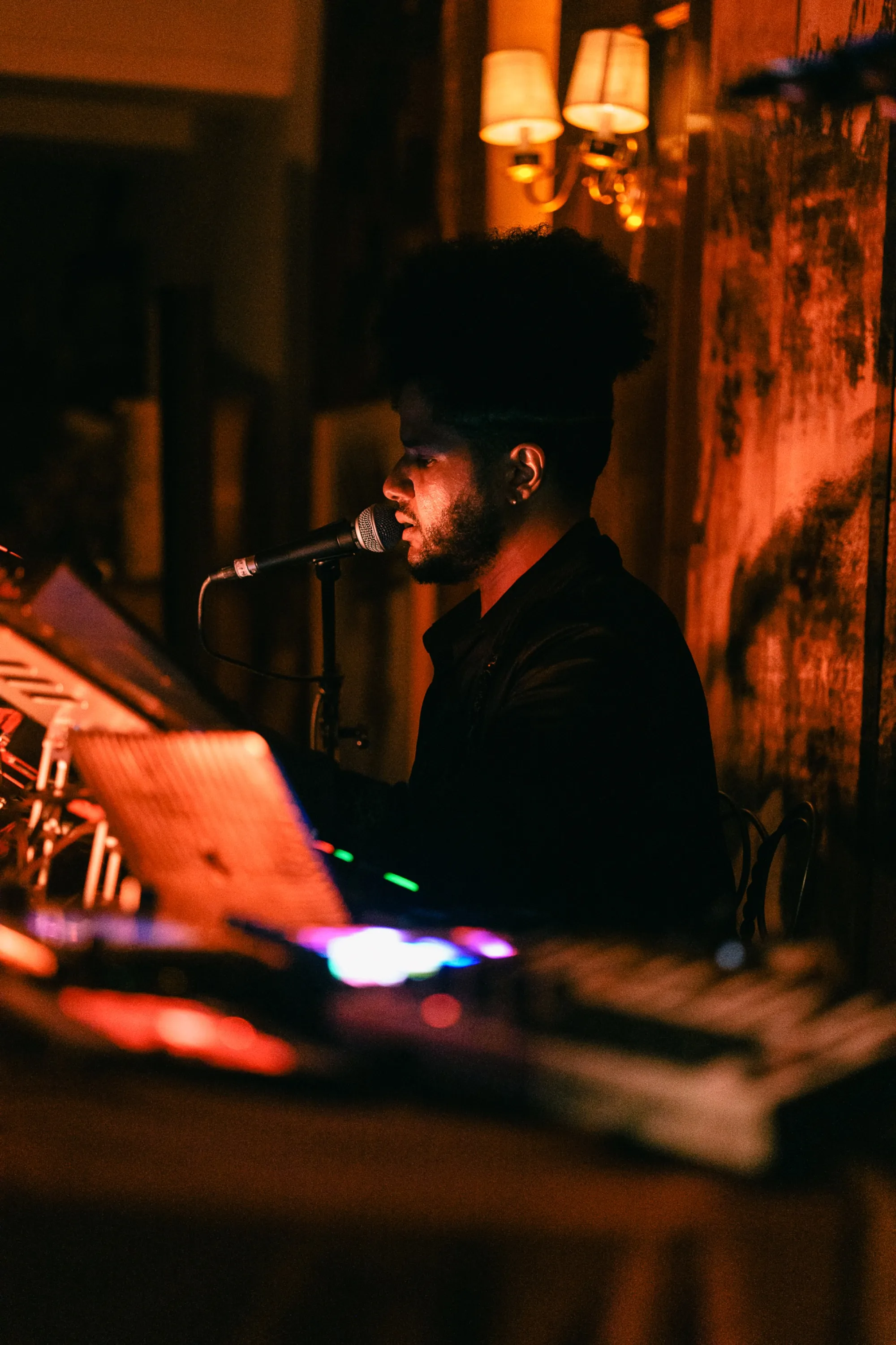 Global artist Benjamin Urbaez and DJ Dreeemy atmospheric stage lighting during performance at Viewcy