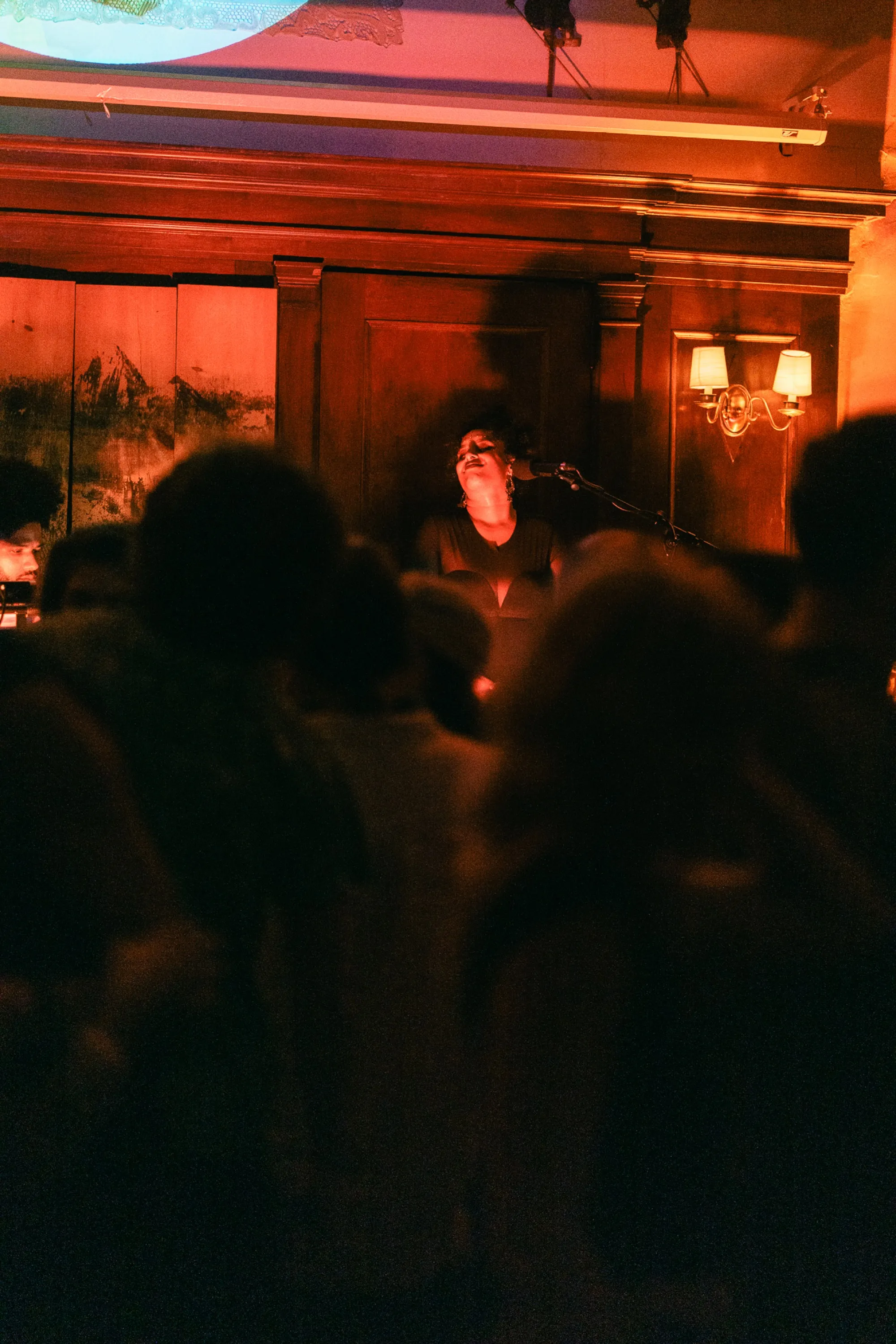 Global artist Benjamin Urbaez and DJ Dreeemy on stage at Viewcy performing live for Harlem audience