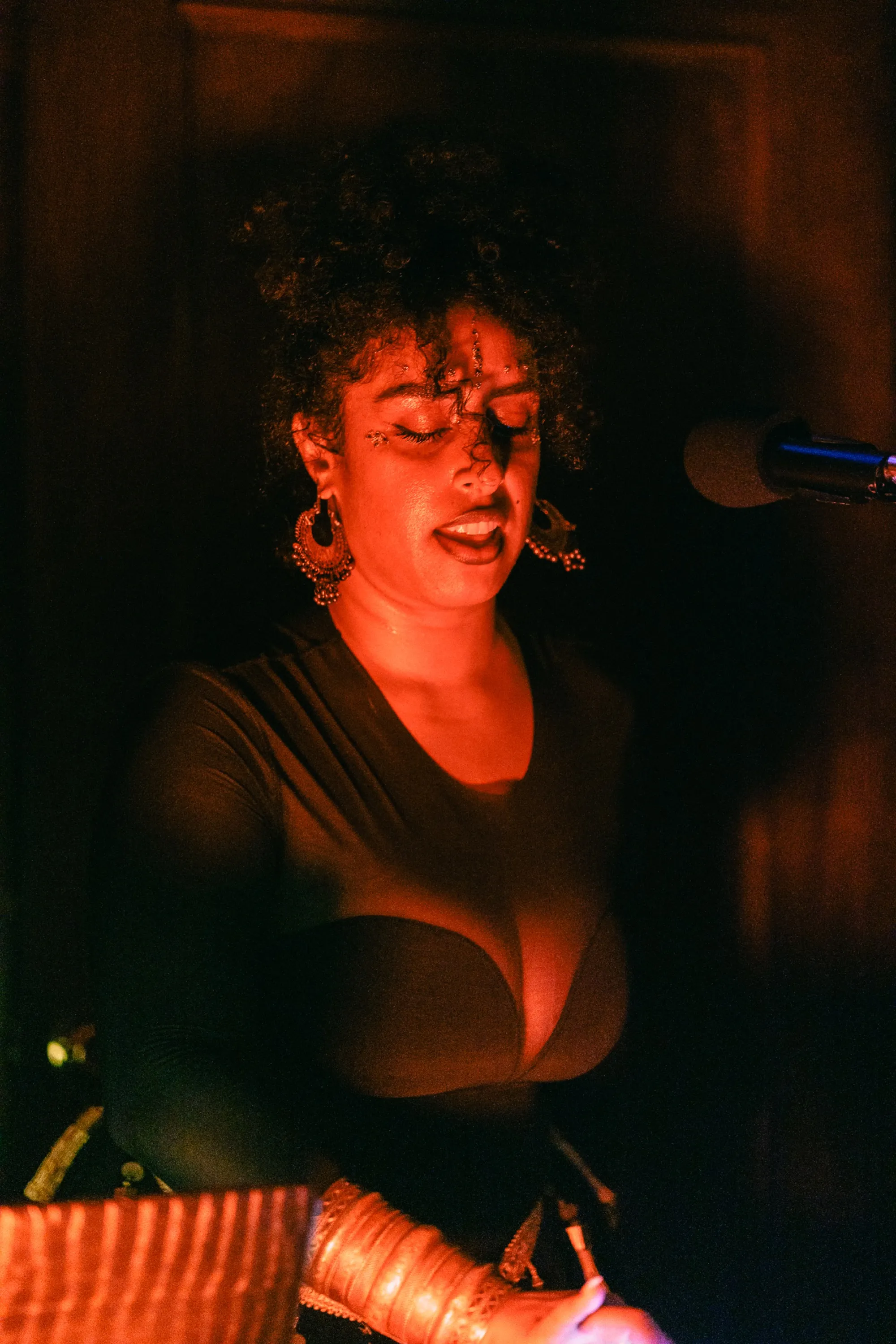 Global artist Benjamin Urbaez and DJ Dreeemy live performance close-up at Viewcy Harlem NYC