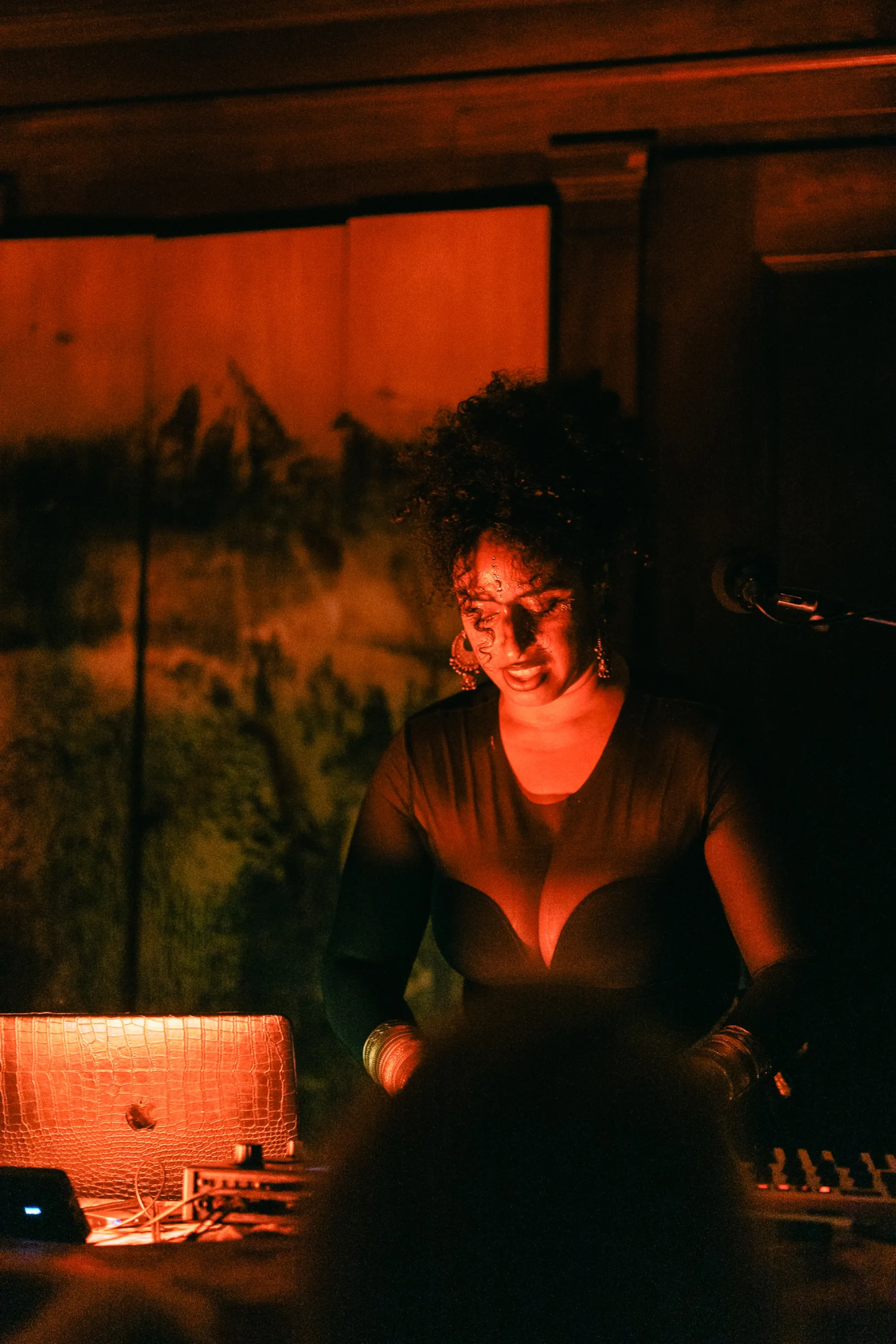 Global artist Benjamin Urbaez and DJ Dreeemy and audience at Love Is Everything music event in Harlem