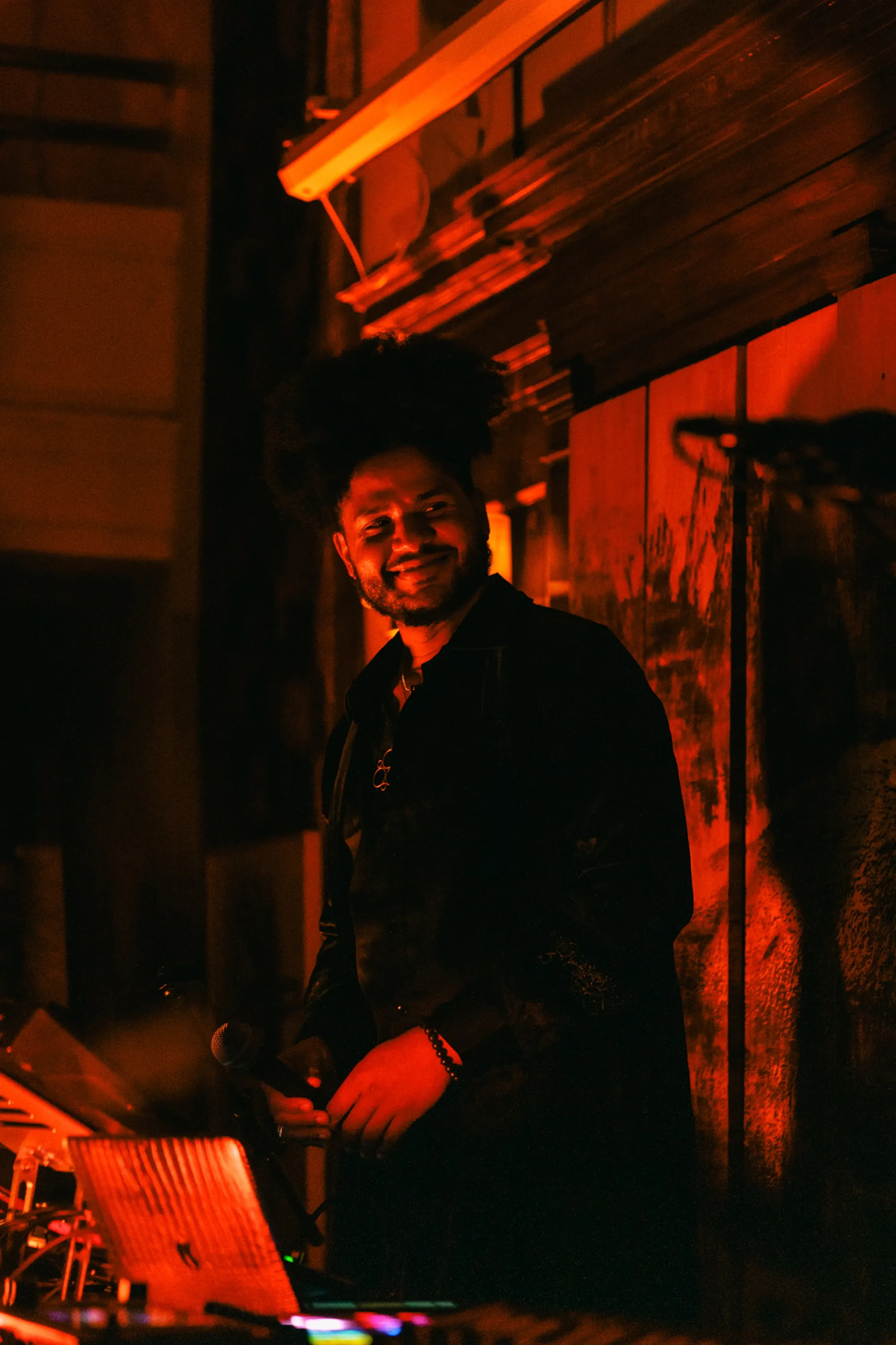 Global artist Benjamin Urbaez and DJ Dreeemy post-performance at Viewcy Harlem Love Is Everything event