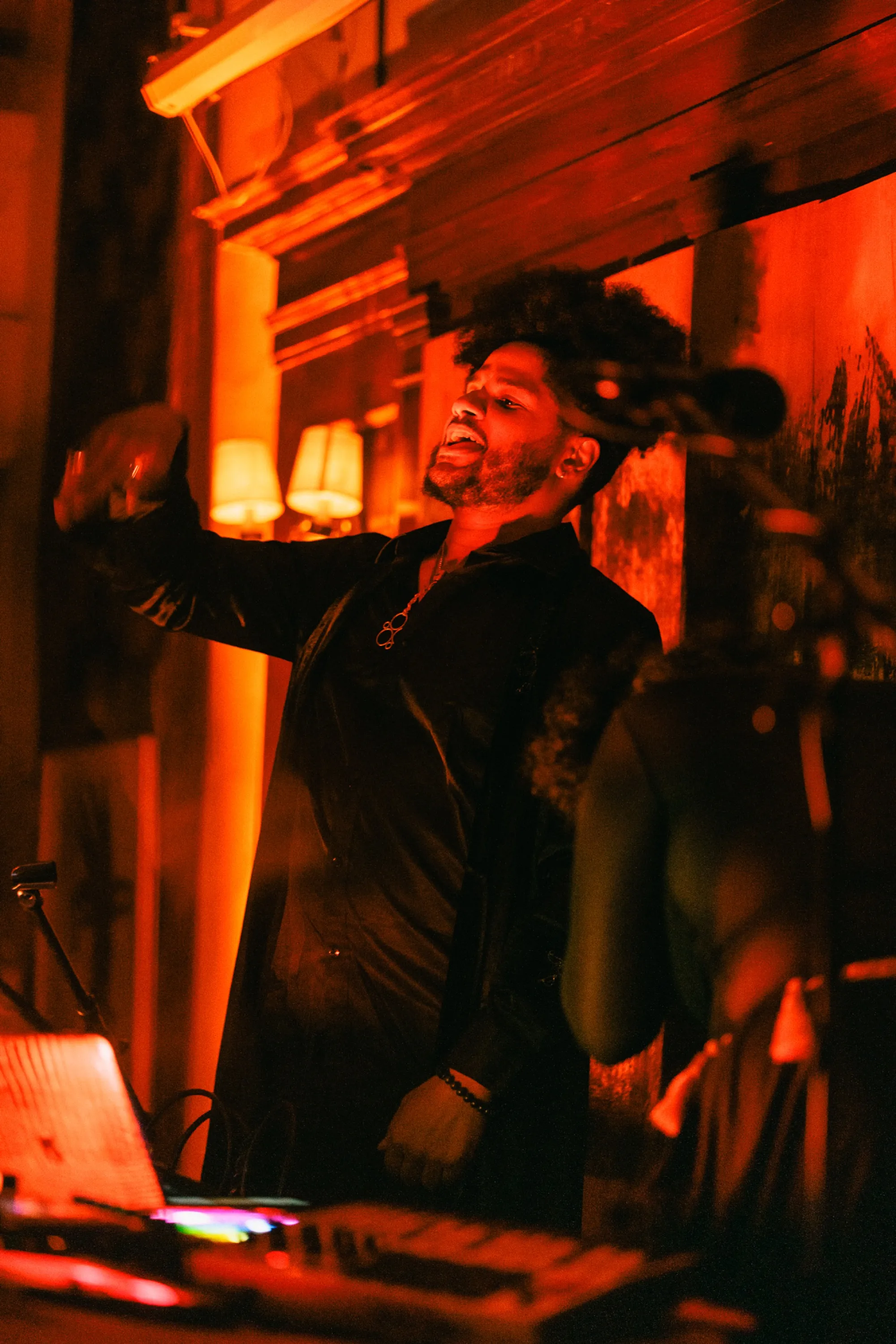 Global artist Benjamin Urbaez and DJ Dreeemy performing with open arms and spiritual energy at Viewcy Harlem with warm stage lighting